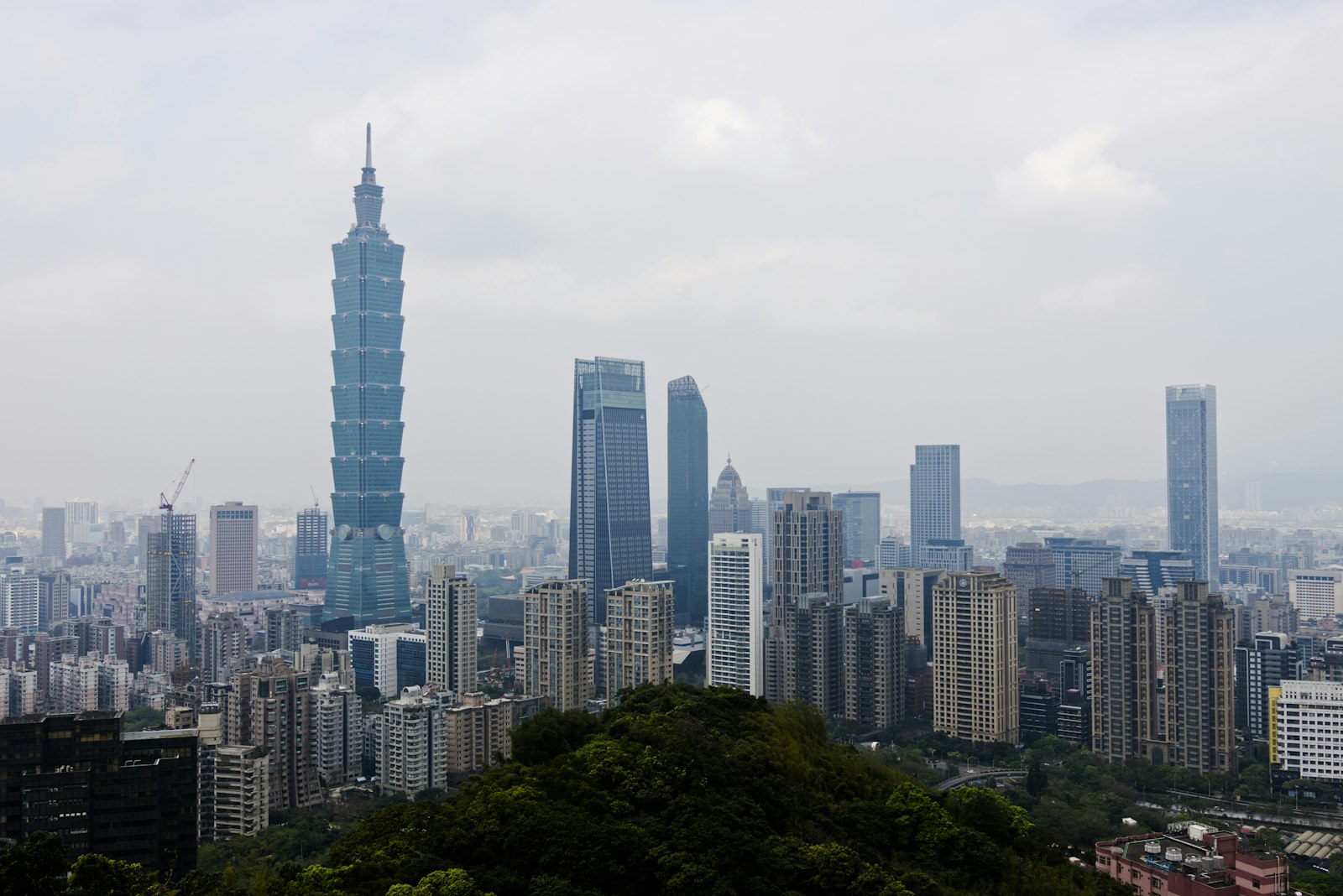 View of Taipei 101 from the Elephant Mountain hiking trail at sunset