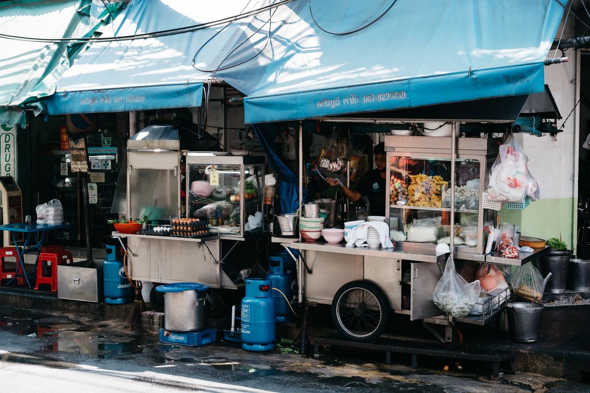How much money do you need per day in Southeast Asia - street food cart in Bangkok